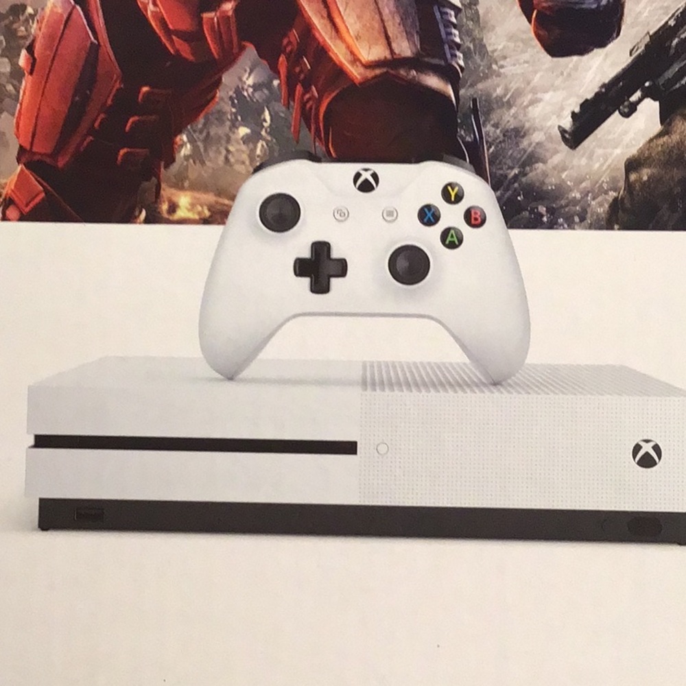 NEW X BOX S w FORTNITE & NBA2k20 - Picture 3 of 10